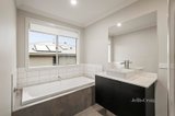 https://images.listonce.com.au/custom/160x/listings/5-honour-avenue-lilydale-vic-3140/736/01654736_img_14.jpg?9cnpBE-eZUQ