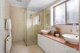 https://images.listonce.com.au/custom/160x/listings/5-huntingfield-court-eltham-vic-3095/052/01797052_img_12.jpg?94S8mGqvmD8