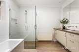 https://images.listonce.com.au/custom/160x/listings/5-huntingfield-court-eltham-vic-3095/052/01797052_img_17.jpg?G1OFdtNmZFc