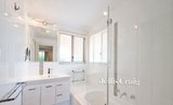 https://images.listonce.com.au/custom/160x/listings/5-jenna-close-greensborough-vic-3088/216/01736216_img_07.jpg?pZESFe7c7XY