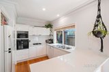 https://images.listonce.com.au/custom/160x/listings/5-jubilee-street-newport-vic-3015/837/01629837_img_04.jpg?TXlWWFf4pjY