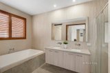 https://images.listonce.com.au/custom/160x/listings/5-kauri-grove-glen-waverley-vic-3150/645/01138645_img_08.jpg?7BGhRnUzG00