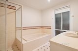 https://images.listonce.com.au/custom/160x/listings/5-kirkford-drive-mooroolbark-vic-3138/393/01717393_img_13.jpg?SYKYB7SrDXs