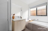 https://images.listonce.com.au/custom/160x/listings/5-lenlucy-place-somerville-vic-3912/973/01940973_img_10.jpg?hTy7Jj3BnO0