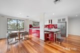 https://images.listonce.com.au/custom/160x/listings/5-leonard-court-vermont-south-vic-3133/222/01956222_img_09.jpg?ATITfO-oE14