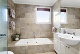 https://images.listonce.com.au/custom/160x/listings/5-locksley-avenue-kew-vic-3101/144/01684144_img_10.jpg?P3LD0ftijTc