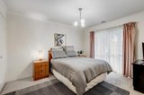 https://images.listonce.com.au/custom/160x/listings/5-lyons-street-bentleigh-east-vic-3165/992/01397992_img_05.jpg?_HXEBK0Q8kE