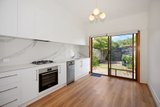 https://images.listonce.com.au/custom/160x/listings/5-lytton-street-elwood-vic-3183/747/01914747_img_04.jpg?ybZojfNBdQ0