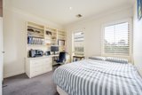 https://images.listonce.com.au/custom/160x/listings/5-macfarlan-lane-south-yarra-vic-3141/639/01969639_img_04.jpg?z_7v9-tC9NU