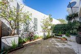 https://images.listonce.com.au/custom/160x/listings/5-macfarlan-lane-south-yarra-vic-3141/639/01969639_img_09.jpg?KYkqj4EsG24