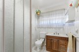 https://images.listonce.com.au/custom/160x/listings/5-mckenna-street-avondale-heights-vic-3034/128/01747128_img_13.jpg?964wnAOcCZQ
