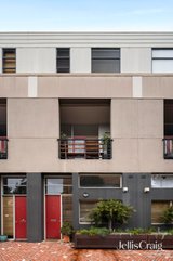 https://images.listonce.com.au/custom/160x/listings/5-mollison-street-abbotsford-vic-3067/480/01905480_img_02.jpg?GYiX_SlqGQg