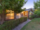 https://images.listonce.com.au/custom/160x/listings/5-morrison-crescent-kilsyth-vic-3137/116/01524116_img_01.jpg?_txmkLlGBvY