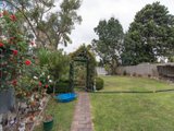 https://images.listonce.com.au/custom/160x/listings/5-morrison-crescent-kilsyth-vic-3137/116/01524116_img_16.jpg?FxQi2U604l4