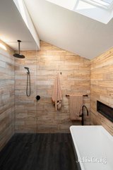 https://images.listonce.com.au/custom/160x/listings/5-newman-street-thornbury-vic-3071/762/01931762_img_17.jpg?v_yZCXcXO4A