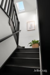 https://images.listonce.com.au/custom/160x/listings/5-newman-street-thornbury-vic-3071/762/01931762_img_22.jpg?cH-uu7vBrm4