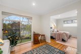 https://images.listonce.com.au/custom/160x/listings/5-northam-street-glen-waverley-vic-3150/740/01985740_img_09.jpg?0RQcrXwTWuw