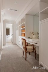 https://images.listonce.com.au/custom/160x/listings/5-paisley-street-balwyn-vic-3103/473/01973473_img_14.jpg?x34Ya6E-aBg
