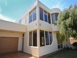 https://images.listonce.com.au/custom/160x/listings/5-peers-crescent-ocean-grove-vic-3226/682/01699682_img_09.jpg?YnSETf_lW6M