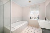 https://images.listonce.com.au/custom/160x/listings/5-philippa-court-invermay-park-vic-3350/410/01460410_img_10.jpg?cotXs3AHc8w