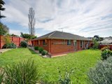 https://images.listonce.com.au/custom/160x/listings/5-pinot-place-yarra-glen-vic-3775/382/01525382_img_12.jpg?2z6eE-cljcM