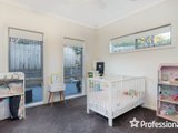 https://images.listonce.com.au/custom/160x/listings/5-pope-court-mooroolbark-vic-3138/335/01526335_img_07.jpg?VusPwInsE9E