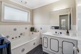 https://images.listonce.com.au/custom/160x/listings/5-portsmouth-street-mount-waverley-vic-3149/640/00603640_img_09.jpg?rNWkXOzlUv0