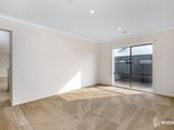 https://images.listonce.com.au/custom/160x/listings/5-rayworth-way-miners-rest-vic-3352/193/01937193_img_04.jpg?FqnZxG_1yX0