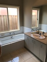 https://images.listonce.com.au/custom/160x/listings/5-reedy-link-marshall-vic-3216/741/01698741_img_07.jpg?nqFmWzbvDmU