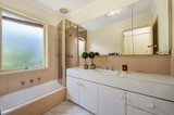 https://images.listonce.com.au/custom/160x/listings/5-rollington-drive-ringwood-vic-3134/628/00570628_img_04.jpg?8go5IKWgsnw