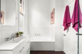 https://images.listonce.com.au/custom/160x/listings/5-rothesay-avenue-elwood-vic-3184/518/01988518_img_12.jpg?5M75-Kg2EQw