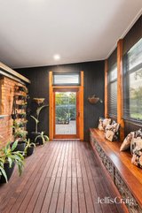 https://images.listonce.com.au/custom/160x/listings/5-samuel-beavis-place-croydon-hills-vic-3136/282/01767282_img_15.jpg?x6S9E0hMNYg