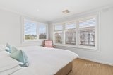 https://images.listonce.com.au/custom/160x/listings/5-shelly-court-portsea-vic-3944/494/01636494_img_10.jpg?vTrVTE4oN_g