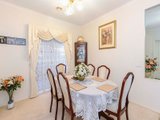 https://images.listonce.com.au/custom/160x/listings/5-shetland-close-vermont-south-vic-3133/767/01743767_img_06.jpg?5SDwkEZ9YbY