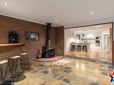 https://images.listonce.com.au/custom/160x/listings/5-sunburst-court-mooroolbark-vic-3138/905/01524905_img_08.jpg?87T21jzn7xM