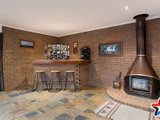 https://images.listonce.com.au/custom/160x/listings/5-sunburst-court-mooroolbark-vic-3138/905/01524905_img_09.jpg?I9p3m0X7Xb4