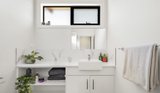 https://images.listonce.com.au/custom/160x/listings/5-surat-place-lilydale-vic-3140/909/01724909_img_05.jpg?CVREg2MmFL0