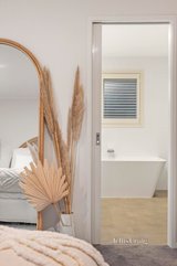 https://images.listonce.com.au/custom/160x/listings/5-tambo-close-croydon-hills-vic-3136/486/01718486_img_10.jpg?5cXtUhtPjOY