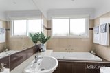https://images.listonce.com.au/custom/160x/listings/5-twisden-road-bentleigh-vic-3204/409/01908409_img_16.jpg?RCIkwy2xz84
