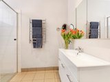 https://images.listonce.com.au/custom/160x/listings/5-venice-street-box-hill-south-vic-3128/974/01683974_img_06.jpg?nesiMefDM2I