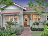 https://images.listonce.com.au/custom/160x/listings/5-wave-street-elwood-vic-3184/583/01794583_img_03.jpg?40hl3Pd32BE