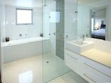https://images.listonce.com.au/custom/160x/listings/5-wave-street-elwood-vic-3184/583/01794583_img_07.jpg?E80kKQFSR_c