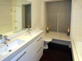 https://images.listonce.com.au/custom/160x/listings/5-wilton-grove-elwood-vic-3184/301/01789301_img_06.jpg?vB0hFuKomsI
