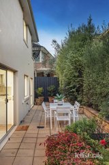 https://images.listonce.com.au/custom/160x/listings/5-winter-way-glen-waverley-vic-3150/819/01765819_img_16.jpg?P0w4LrLv4jk