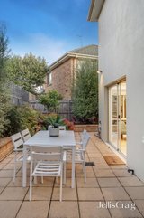 https://images.listonce.com.au/custom/160x/listings/5-winter-way-glen-waverley-vic-3150/819/01765819_img_17.jpg?zOltjAWcwvw