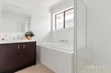 https://images.listonce.com.au/custom/160x/listings/50-bluebird-way-roxburgh-park-vic-3064/075/01815075_img_09.jpg?RJ4cfEqORSE