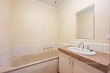 https://images.listonce.com.au/custom/160x/listings/50-highview-drive-mooroolbark-vic-3138/339/01691339_img_09.jpg?QQO70xq3pUA