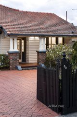 https://images.listonce.com.au/custom/160x/listings/50-rayment-street-fairfield-vic-3078/608/01342608_img_02.jpg?VU_UC9kI9DI