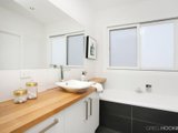 https://images.listonce.com.au/custom/160x/listings/501-melbourne-road-newport-vic-3015/565/01202565_img_11.jpg?xIh0tNpXufc