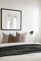 https://images.listonce.com.au/custom/160x/listings/501800-sydney-road-brunswick-vic-3056/333/01639333_img_13.jpg?LnDSvuUhVw0